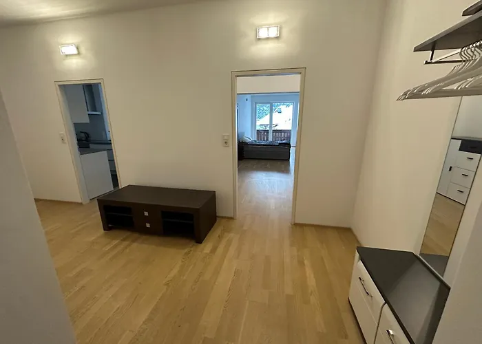 Geraeumiges Modernes Apartment 1-6 Personen