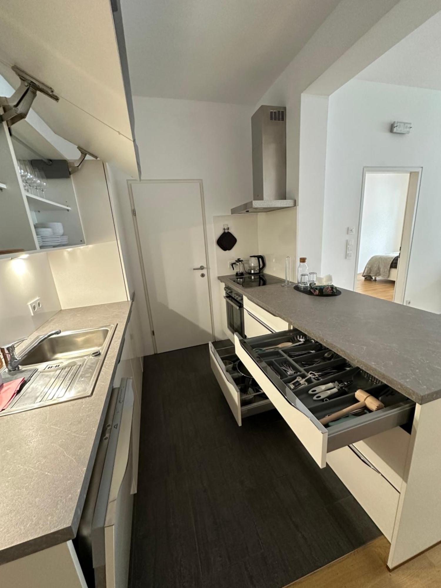Apartment Geraeumiges Modernes 1-6 Personen