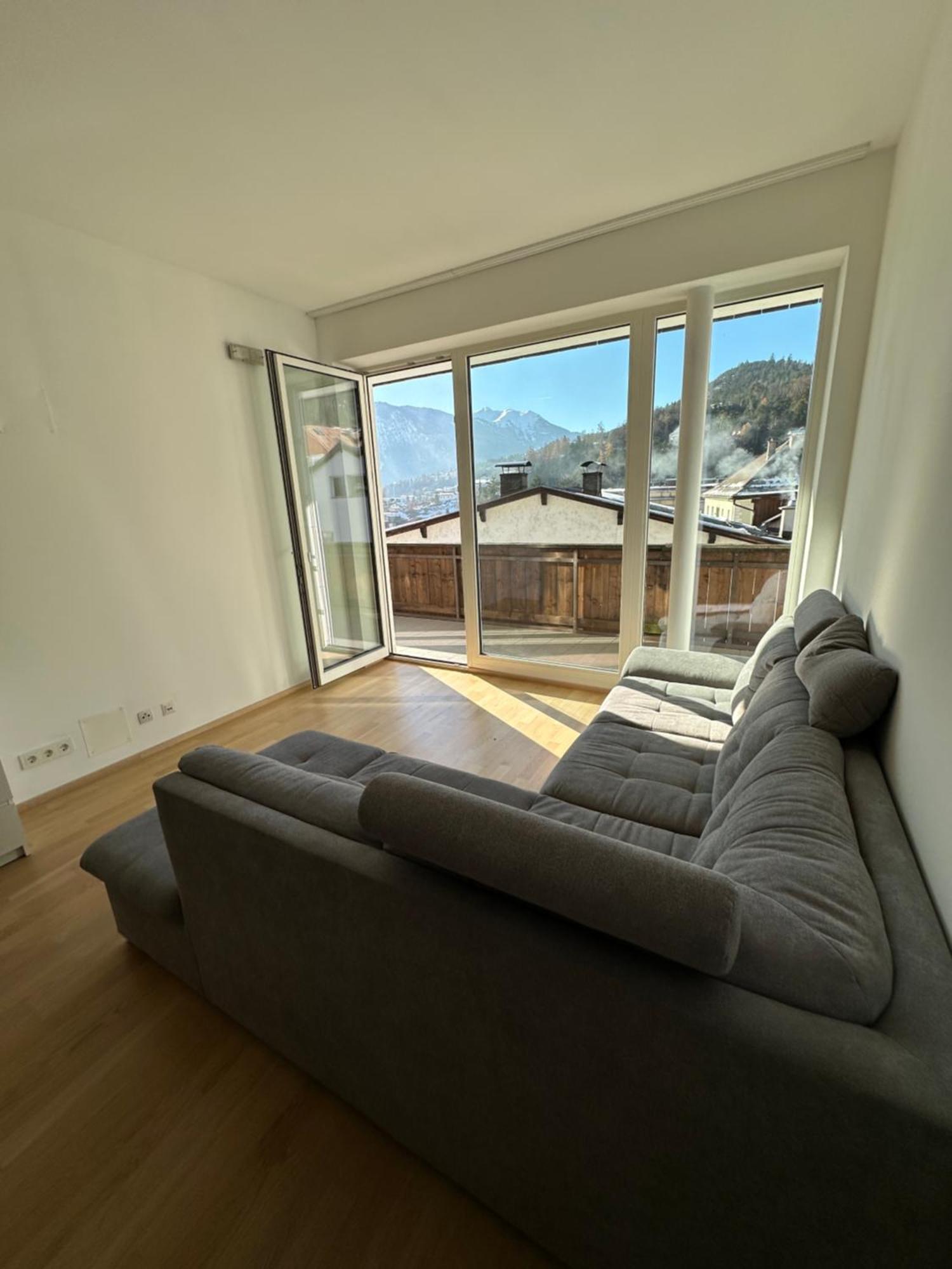 Apartment Geraeumiges Modernes 1-6 Personen